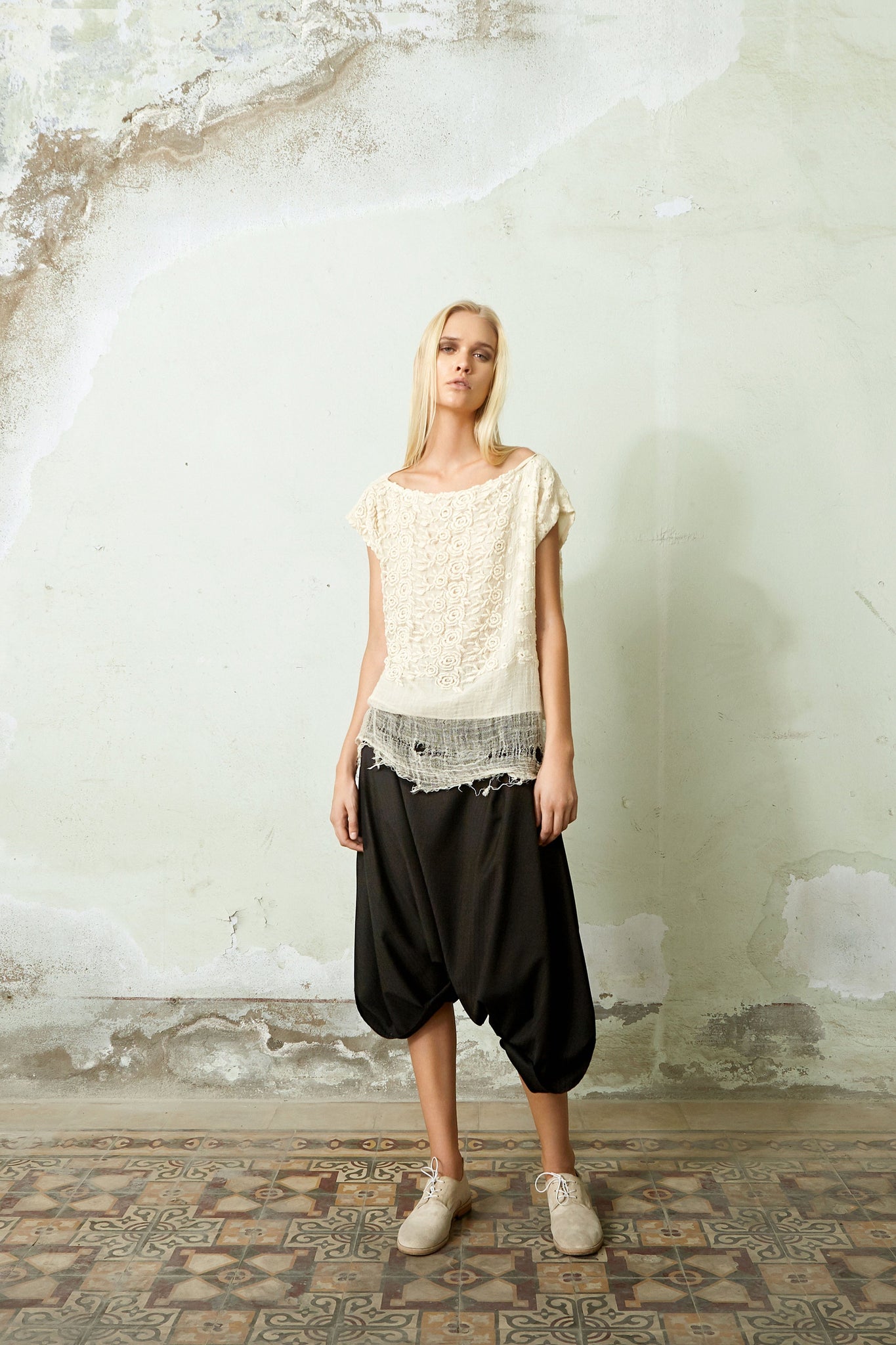 Floral Embroidery Top - LARAKHOURY